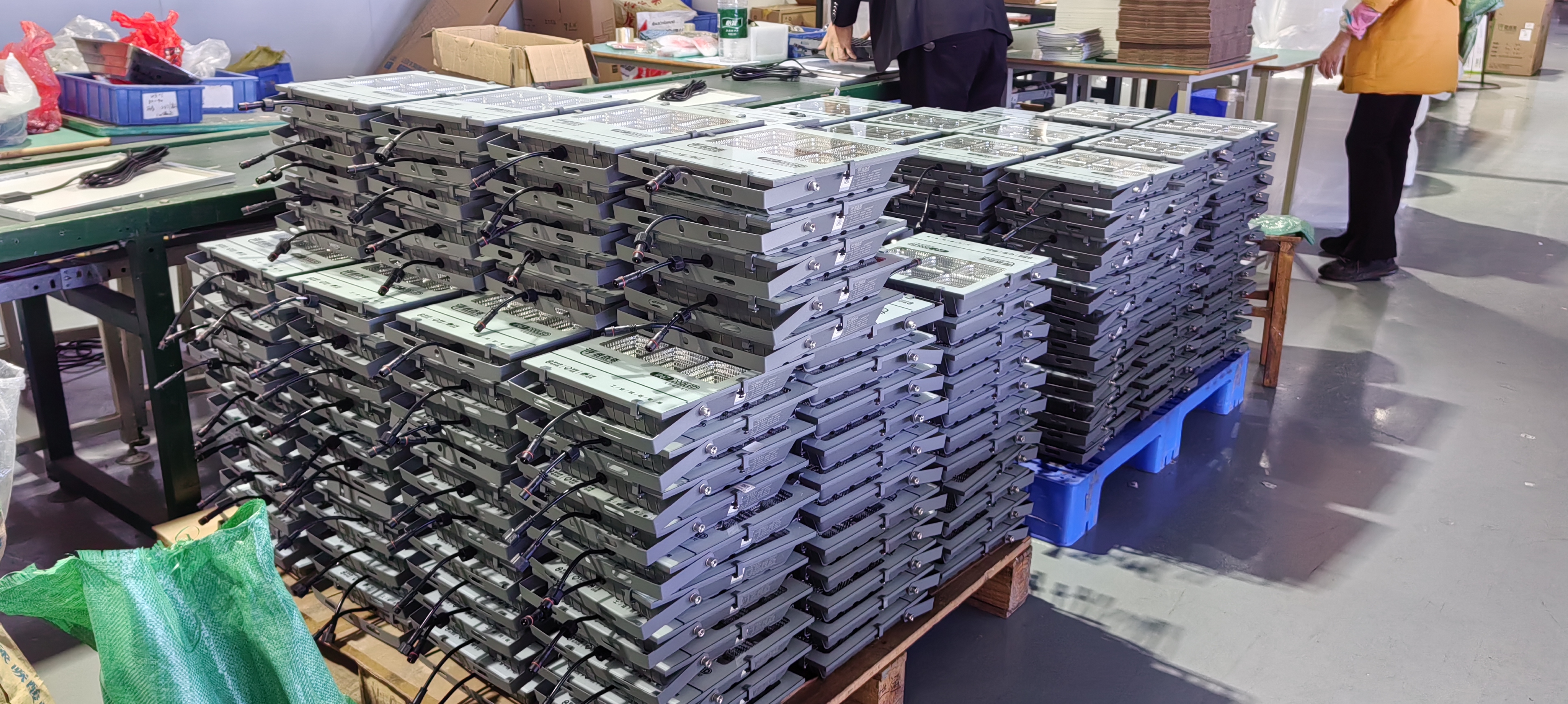 太阳能投光灯-黑金刚(图6) 太阳能投光灯-黑金刚(图6)